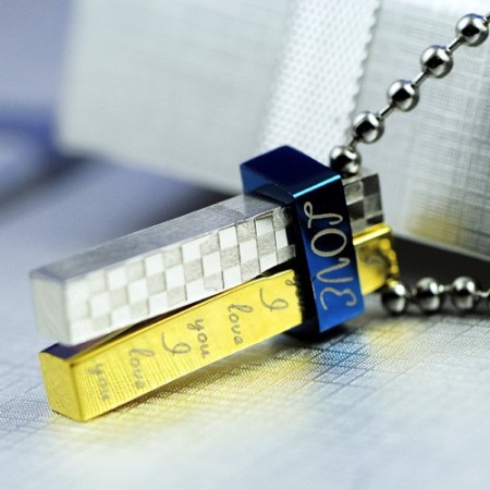 2010 New Style Fashion color couple titanium Pendant necklace