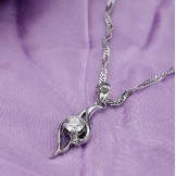 High Quality Female Feather Shape Platinum Plating Titanium Necklace  