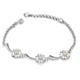 Dependable Performance Female Clover Shape Platinum Plating Titanium Bracelet With Diamond