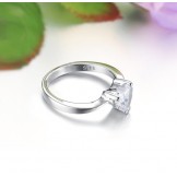 The Queen of Quality Female Sweetheart Platinum Plating Titanium Ring With Rhinestone